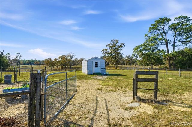 7724 W Sunmar Sample Lane, Dunnellon, FL 34433