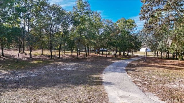 7724 W Sunmar Sample Lane, Dunnellon, FL 34433