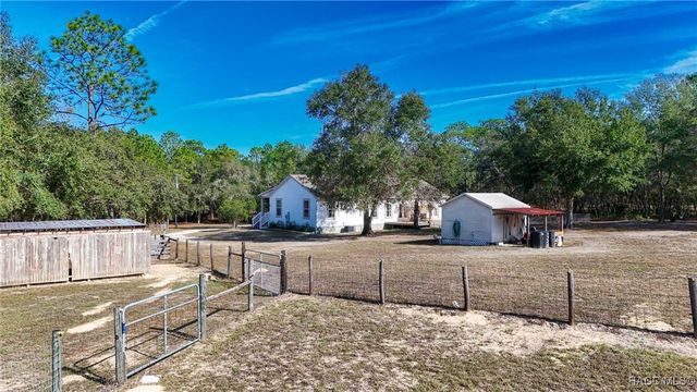 7724 W Sunmar Sample Lane, Dunnellon, FL 34433