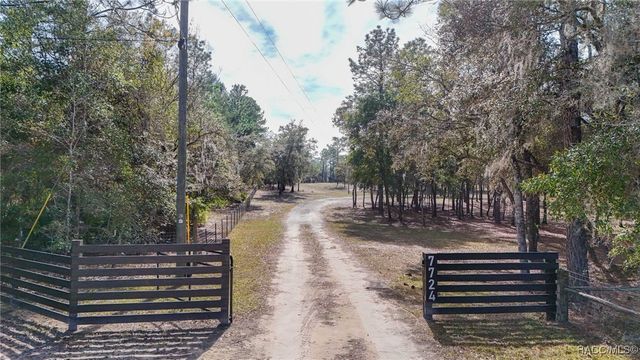 7724 W Sunmar Sample Lane, Dunnellon, FL 34433