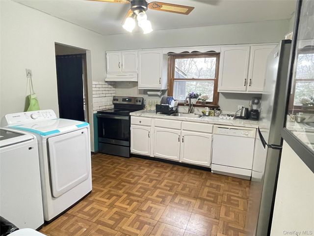 8 Albie Drive, Hyde Park, NY 12538