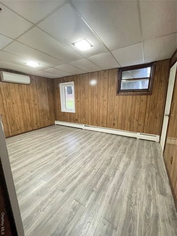 8 Albie Drive, Hyde Park, NY 12538