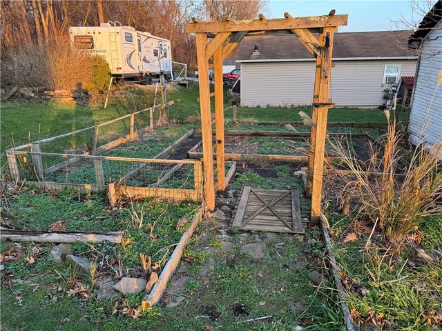 327 Rocktown Road, East Huntingdon, PA 15688