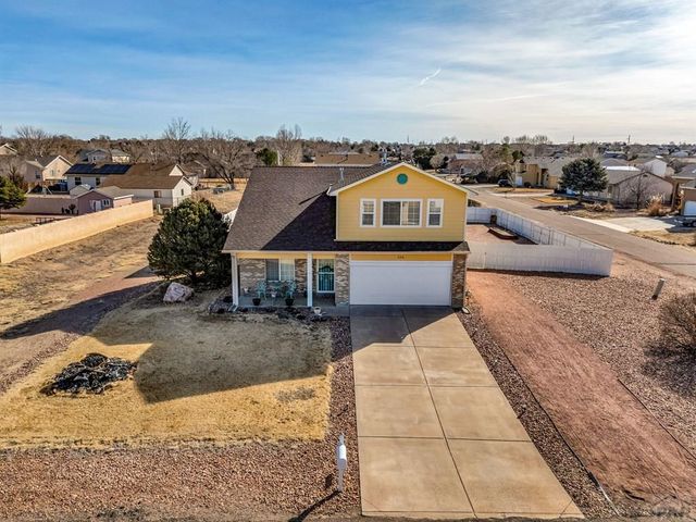 594 S Hook Dr, Pueblo West, CO 81007