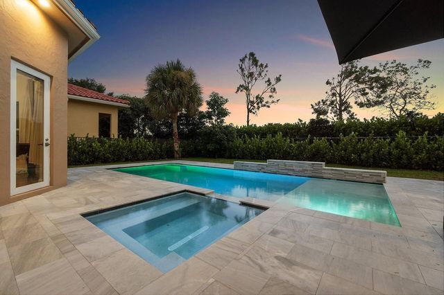 3381 Lago De Talavera, Lake Worth, FL 33467
