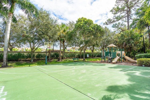 3381 Lago De Talavera, Lake Worth, FL 33467