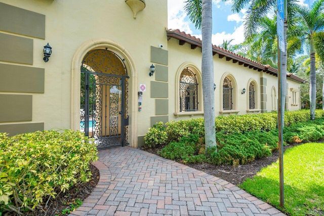 3381 Lago De Talavera, Lake Worth, FL 33467