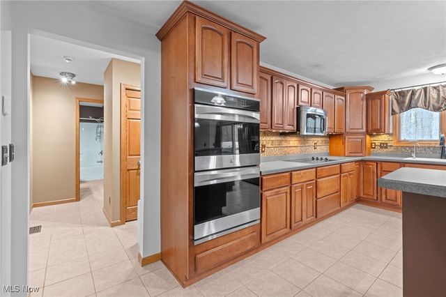 14910 Crimson King Trail, Chardon, OH 44024