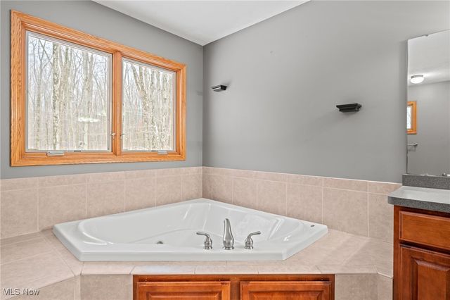 14910 Crimson King Trail, Chardon, OH 44024
