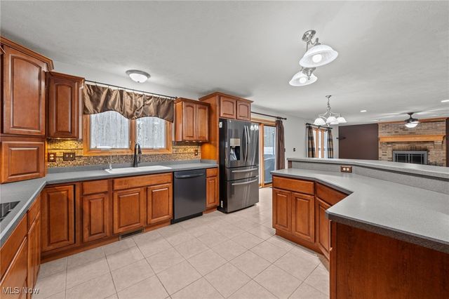 14910 Crimson King Trail, Chardon, OH 44024