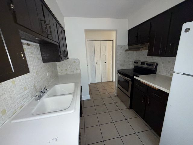 2300 N Harlem Avenue 703, Elmwood Park, IL 60707