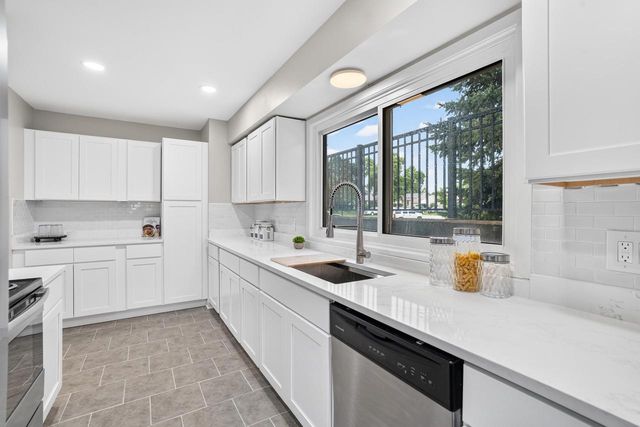 802 S 92nd STREET, West Allis, WI 53214