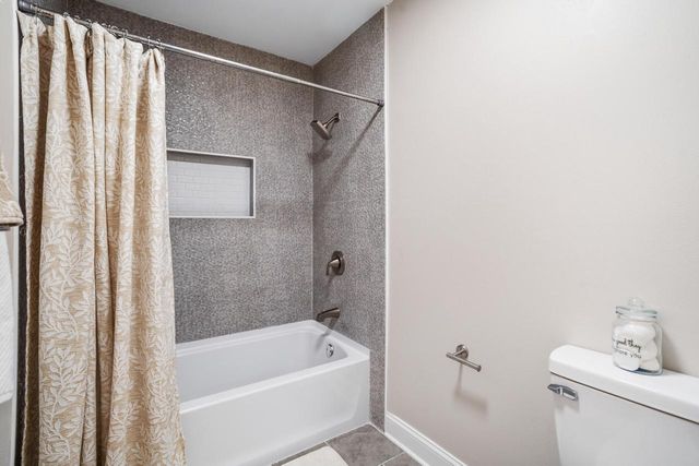 802 S 92nd STREET, West Allis, WI 53214