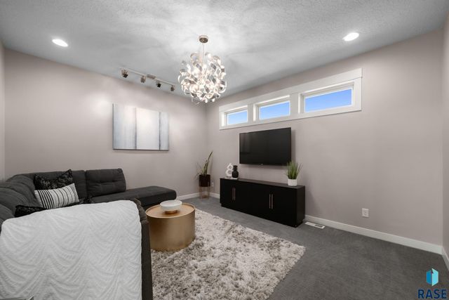2308 S Durango Dr Drive, Sioux Falls, SD 57110