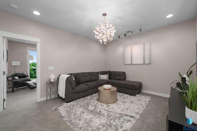 2308 S Durango Dr Drive, Sioux Falls, SD 57110