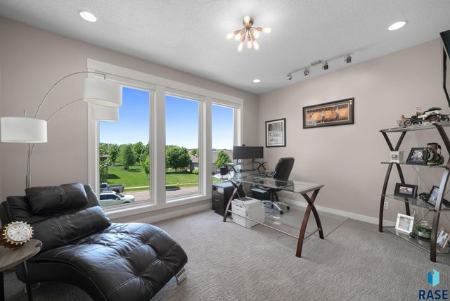 2308 S Durango Dr Drive, Sioux Falls, SD 57110