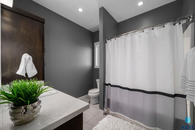2308 S Durango Dr Drive, Sioux Falls, SD 57110