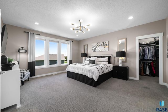2308 S Durango Dr Drive, Sioux Falls, SD 57110