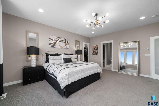 2308 S Durango Dr Drive, Sioux Falls, SD 57110