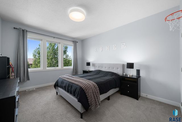 2308 S Durango Dr Drive, Sioux Falls, SD 57110