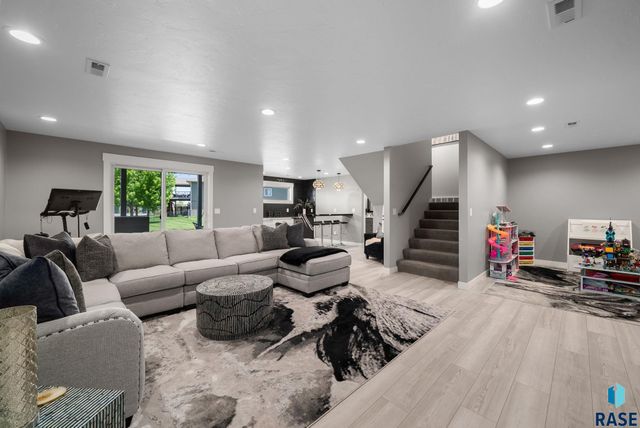 2308 S Durango Dr Drive, Sioux Falls, SD 57110