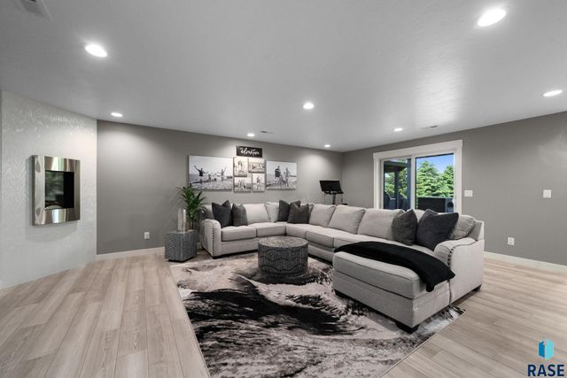 2308 S Durango Dr Drive, Sioux Falls, SD 57110