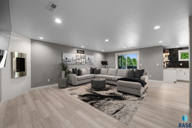 2308 S Durango Dr Drive, Sioux Falls, SD 57110