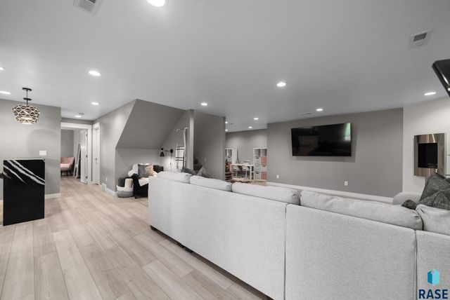 2308 S Durango Dr Drive, Sioux Falls, SD 57110