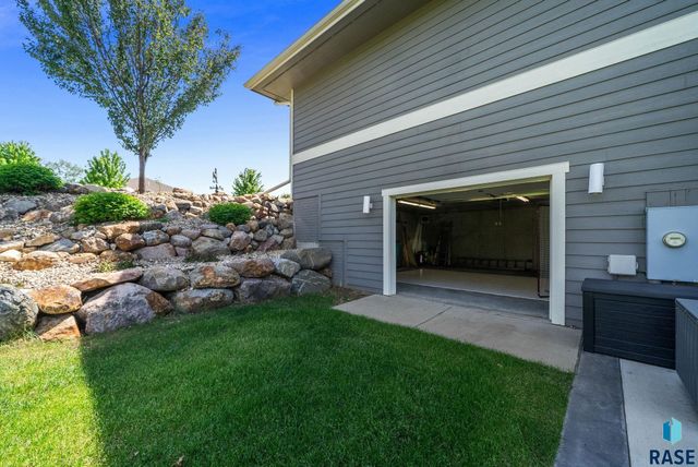 2308 S Durango Dr Drive, Sioux Falls, SD 57110