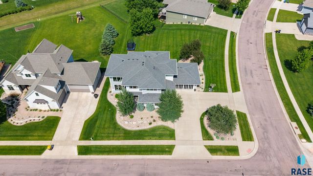 2308 S Durango Dr Drive, Sioux Falls, SD 57110