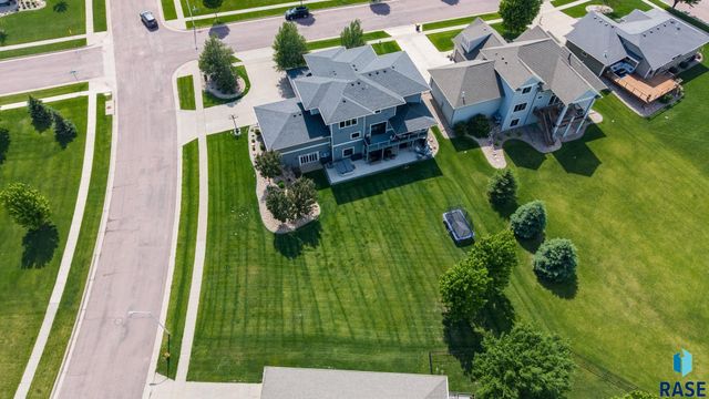 2308 S Durango Dr Drive, Sioux Falls, SD 57110