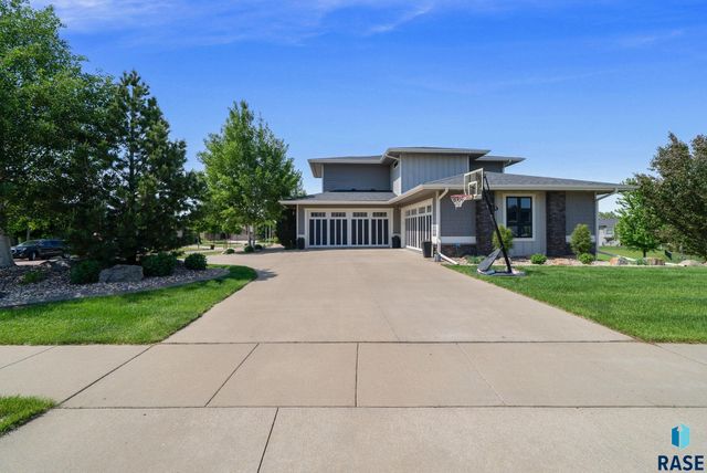 2308 S Durango Dr Drive, Sioux Falls, SD 57110