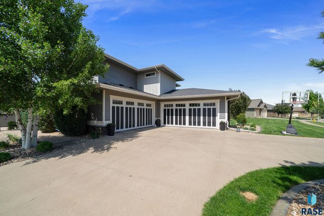 2308 S Durango Dr Drive, Sioux Falls, SD 57110