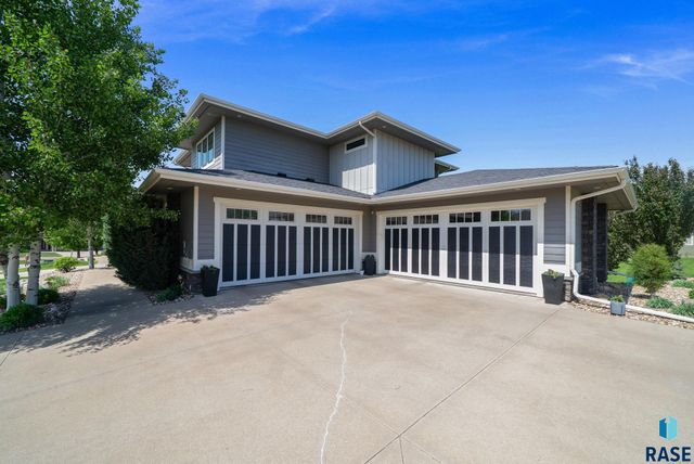2308 S Durango Dr Drive, Sioux Falls, SD 57110