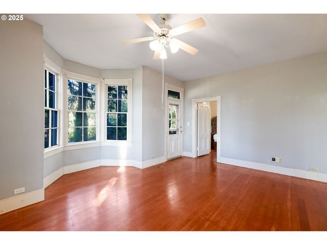 10478 CROSBY Rd Ne, Woodburn, OR 97071