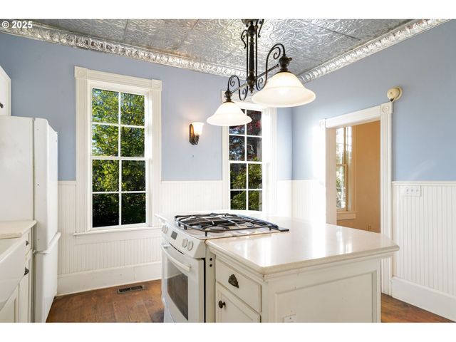 10478 CROSBY Rd Ne, Woodburn, OR 97071