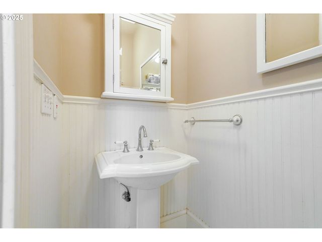 10478 CROSBY Rd Ne, Woodburn, OR 97071