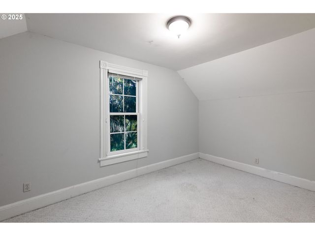 10478 CROSBY Rd Ne, Woodburn, OR 97071