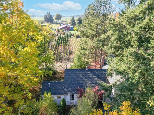 10478 CROSBY Rd Ne, Woodburn, OR 97071