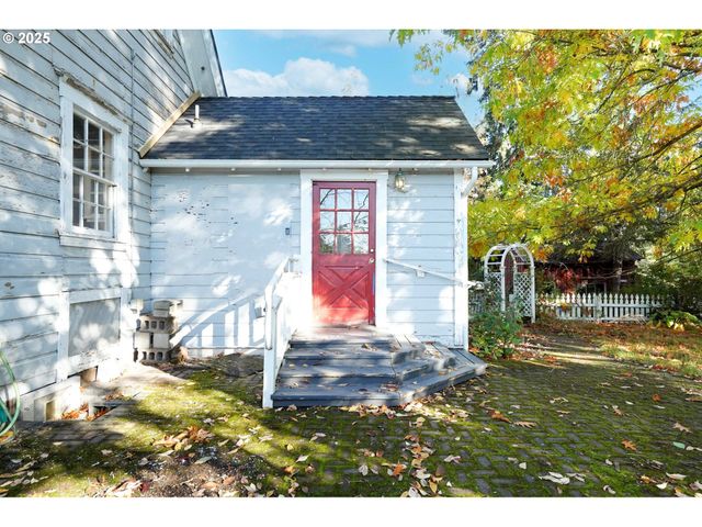 10478 CROSBY Rd Ne, Woodburn, OR 97071