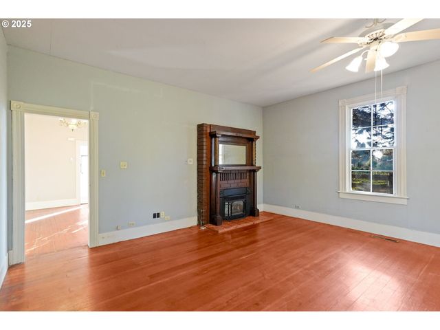 10478 CROSBY Rd Ne, Woodburn, OR 97071