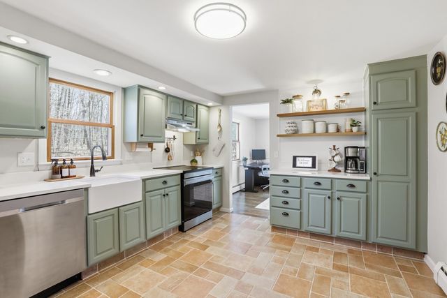 11 Elwood Road, Derry, NH 03038