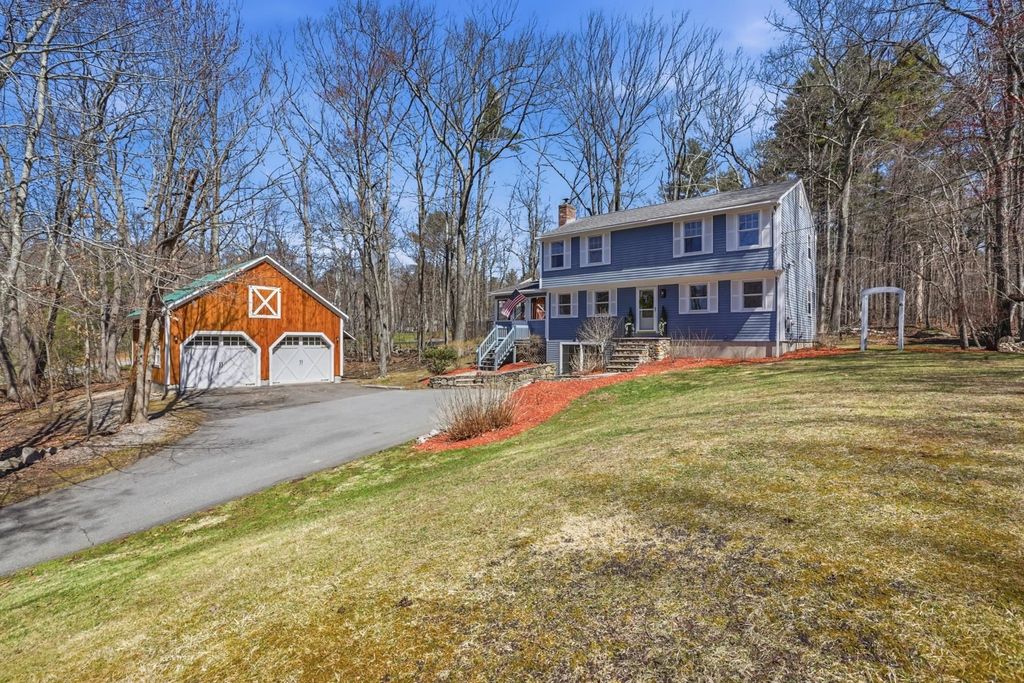 11 Elwood Road, Derry, NH 03038