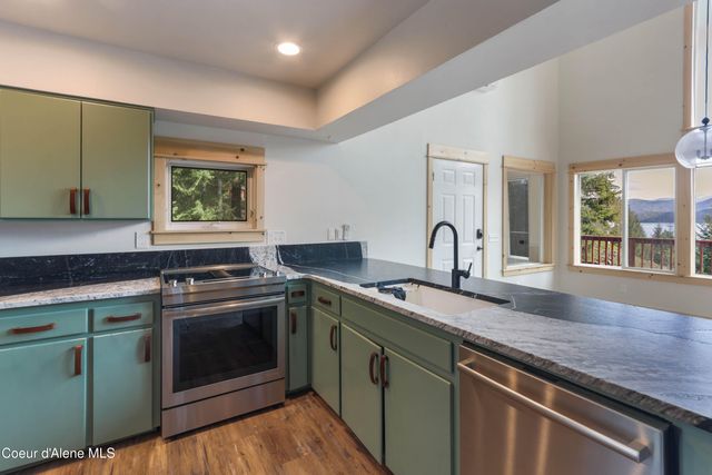 6101 Bottle Bay Road, Sagle, ID 83860