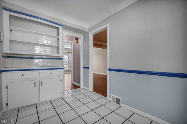 17429 Scottsdale Boulevard, Shaker Heights, OH 44120