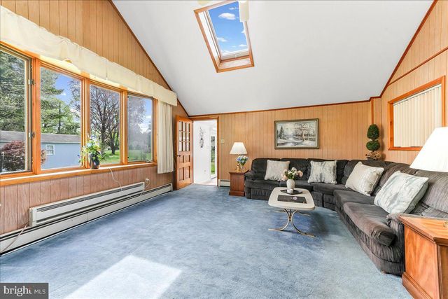 2 MARIAN RD, Phoenixville, PA 19460