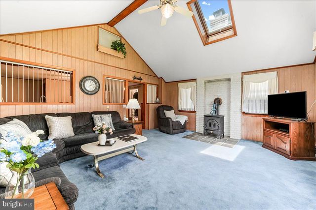 2 MARIAN RD, Phoenixville, PA 19460