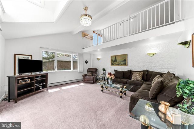 2 MARIAN RD, Phoenixville, PA 19460