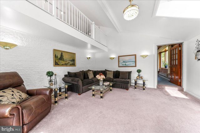 2 MARIAN RD, Phoenixville, PA 19460