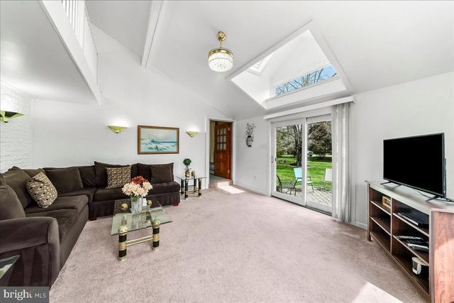 2 MARIAN RD, Phoenixville, PA 19460